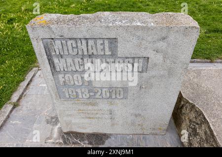 Das Michael Foot Memorial befindet sich in Freedom Fields, Park, plymouth, devon, UK Michael Foot war ein Labour-Abgeordneter von Plymouth Devonport zwischen 1 Stockfoto