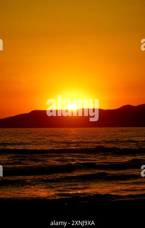 18 Juni 2024 Selcuk Izmir Türkei . Pamucak Beach bei Sonnenuntergang Stockfoto