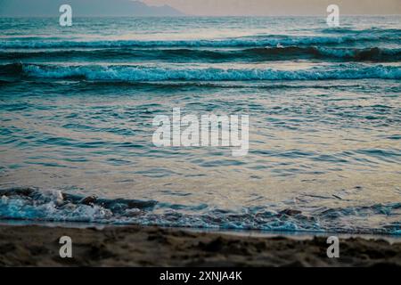 18 Juni 2024 Selcuk Izmir Türkei . Pamucak Beach bei Sonnenuntergang Stockfoto