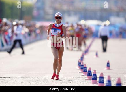 Die Chinesin Yang Jiayu während des 20 km langen Frauenrennwegs im Trocadero am sechsten Tag der Olympischen Spiele 2024 in Frankreich. Bilddatum: Donnerstag, 1. August 2024. Stockfoto