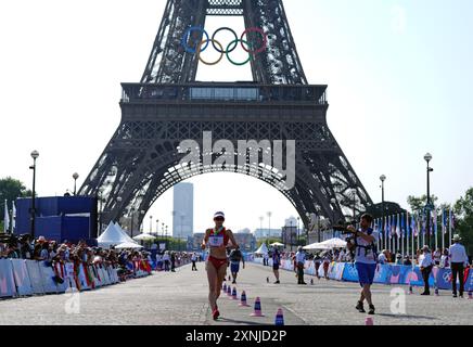 Die Chinesin Yang Jiayu während des 20 km langen Frauenrennwegs im Trocadero am sechsten Tag der Olympischen Spiele 2024 in Frankreich. Bilddatum: Donnerstag, 1. August 2024. Stockfoto