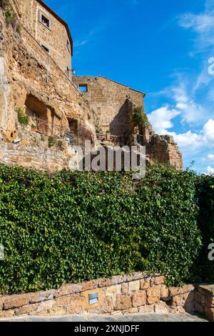 Ein Blick auf Civita di Bagnoregio, die sterbende Stadt. Stockfoto