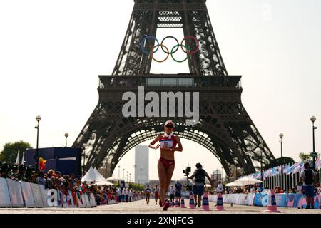 Die Chinesin Yang Jiayu während des 20 km langen Frauenrennwegs im Trocadero am sechsten Tag der Olympischen Spiele 2024 in Frankreich. Bilddatum: Donnerstag, 1. August 2024. Stockfoto