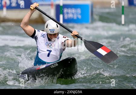 Paris, Frankreich. 31. Juli 2024. Olympische Spiele 2024 in Paris. Kanu Slalom. Olympia-Nautikstadion. Paris. Marjorie Delassus (FRA) beim Kanu-Einzel-Wettbewerb der Frauen während der Olympischen Spiele 2024 in Paris im Olympischen Nautikstadion in Frankreich. Quelle: Sport In Pictures/Alamy Live News Stockfoto