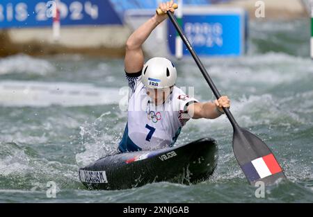 Paris, Frankreich. 31. Juli 2024. Olympische Spiele 2024 in Paris. Kanu Slalom. Olympia-Nautikstadion. Paris. Marjorie Delassus (FRA) beim Kanu-Einzel-Wettbewerb der Frauen während der Olympischen Spiele 2024 in Paris im Olympischen Nautikstadion in Frankreich. Quelle: Sport In Pictures/Alamy Live News Stockfoto