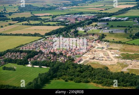 Ein Luftbild von ausgedehnten Neubausiedlungen auf der Westseite von Harrogate, North Yorkshire, nordengland Großbritannien Stockfoto