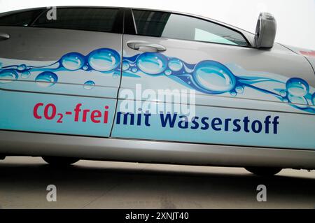 Wasserstoffstrom im Automotiv an einer Wasserstoffstation Wasserstoffstrom im Automotiv Stockfoto