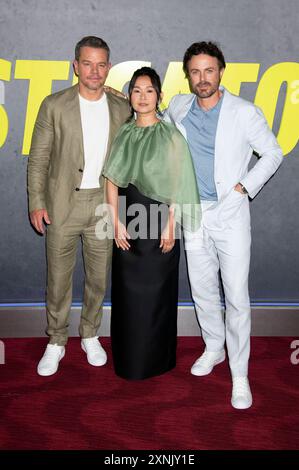 Matt Damon, Hong Chau und Casey Affleck bei der Premiere des Apple TV filmen The Instigators im Jazz im Lincoln Center. New York, 31.07.2024 *** Matt Damon, Hong Chau und Casey Affleck bei der Premiere des Apple TV Films The Instigators at Jazz at Lincoln Center New York, 31 07 2024 Foto:XB.xHinex/xFuturexImagex Instigators 4759 Stockfoto