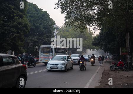 New Delhi, Indien, 13/2024 Morgenverkehr in der indischen Hauptstadt Stockfoto