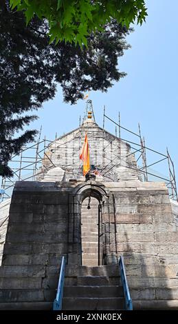 Blick auf den alten Shankaracharya Tempel, den ältesten Hindutempel von Srinagar, Srinagar, Jammu und Kaschmir, Indien. Stockfoto