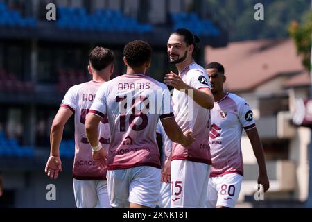 Torino Che Adams feiert nach dem Sieg im Freundschaftsspiel zwischen Bourgoin Jallieu und Torino FC im STADE PIERRE RAJON in Lione. August 2024. Sport – Fußball – EXKLUSIVER TURIN FC (Foto: Fabio Ferrari/LaPresse) Stockfoto