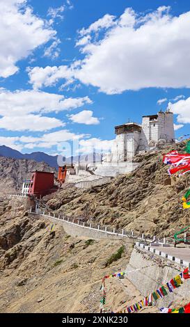 Blick auf den Temo Maitreya Tempel, 1430 von Ladakh König Tashi Namgyal, Leh, Ladakh, Indien gegründet. Stockfoto