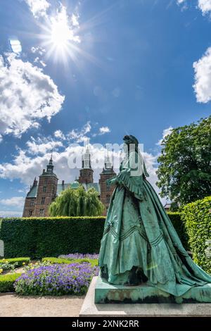 Königlicher Garten Rosenborg, Kongens Have, Statue der Königin Caroline Amalie Augustenburg. Schloss Rosenborg, Kopenhagen, Dänemark Stockfoto