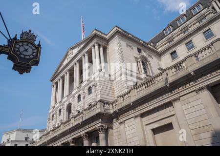 London, Großbritannien. 1. August 2024. Ein Blick auf die Bank von England heute Morgen. Der Währungsausschuss der Bank of England wird zu einem späteren Zeitpunkt seine Entscheidung darüber bekanntgeben , wie die Zinssätze und die Kreditkosten gesenkt werden sollen , die derzeit auf einem 16-jährigen Höchststand von 5,25 % liegen . Quelle: Amer Ghazzal/Alamy Live News Stockfoto