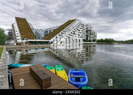 8-Haus, GROSSES Haus, 8-tallet, moderne Architektur, Architekt Barke Ingels, begrünte Dächer, See, Orestad, Amager Vest, Kopenhagen, Stockfoto