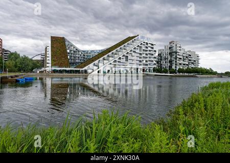 8-Haus, GROSSES Haus, 8-tallet, moderne Architektur, Architekt Barke Ingels, begrünte Dächer, See, Orestad, Amager Vest, Kopenhagen, Stockfoto