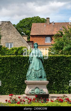 Königlicher Garten Rosenborg, Kongens Have, Statue der Königin Caroline Amalie Augustenburg. Schloss Rosenborg, Kopenhagen, Dänemark Stockfoto