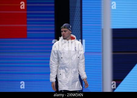 Paris, Frankreich. 31. Juli 2024. Paris, Frankreich. 31. Juli 2024. Frankreichs Leon Marchand vor dem Start des 200-m-Schmetterlingsfinales der Herren. In der Paris la Defense Arena während des fünften Tages der Olympischen Spiele 2024, Paris, Frankreich Credit: Adam Stoltman/Alamy Live News Stockfoto