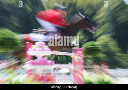 Versailles, Frankreich. August 2024. Olympia, Paris 2024, Reitsport, Springen, Team, Qualifikation, Ein Fahrer ist auf dem Kurs. Quelle: Rolf Vennenbernd/dpa/Alamy Live News Stockfoto