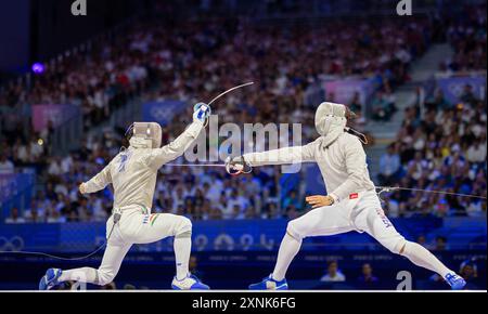 Paris, Frankreich. 31. Juli 2024. Aron Szilagyi (HUN) Oh Sanguk (KOR) Paris Olympische Spiele 2024 Fechten - Männer Sabre Team Gold Medal Match Ungarn gegen Republik Korea Olympische Spiele 31.07.2024 Credit: Moritz Muller/Alamy Live News Stockfoto