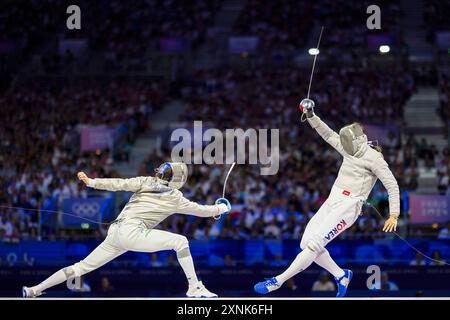 Paris, Frankreich. 31. Juli 2024. Andras Szatmari (HUN) Oh Sanguk (KOR) Paris Olympische Spiele 2024 Fechten - Männer Sabre Team Gold Medal Match Ungarn gegen Republik Korea Olympische Spiele 31.07.2024 Credit: Moritz Muller/Alamy Live News Stockfoto