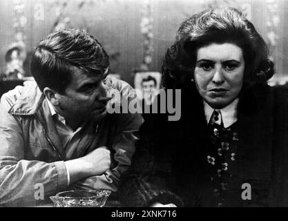 PETER ADAMSON als Len Fairclough und PATRICIA / PAT PHOENIX als Elsie Tanner Anfang 1969 in der britischen Fernsehserie CORONATION STREET Creator Tony Warren Granada Television Stockfoto