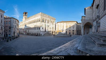 Perugia - der Hauptplatz der Altstadt - Piazza IV Novembre im Morgenlicht. Stockfoto