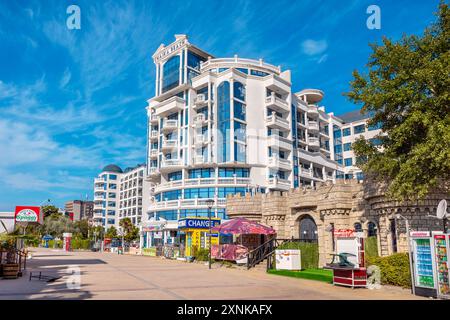 Strandpromenade am Morgen leer am Sunny Beach. Bulgarien Stockfoto