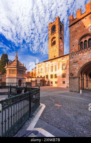 Bergamo, Italien. Wunderschöne Citta Alta, Campanone und Piazza Vecchia, historische Stadt in der Lombardei. Stockfoto