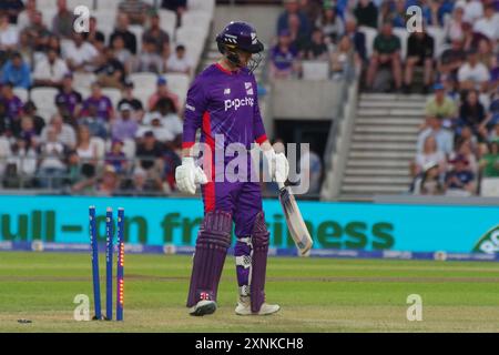 Leeds, 30. Juli 2024. Graham Clark schlägt für Northern Superchargers Männer, ist aus, Bowling, gegen südländische tapfere Männer in the Hundred in Headingley. Quelle: Colin Edwards Stockfoto