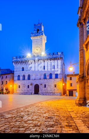 Montepulciano, Toskana. Wunderschöne Aussicht auf die Stadt auf der Piazza Grande, Rathaus, eine der schönsten Städte Italiens. Stockfoto