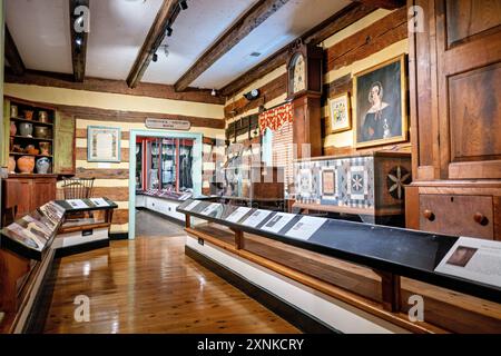 LURAY, Virginia, USA – Ausstellungen im Luray Valley Museum mit Artefakten und historischen Ausstellungen, die das reiche kulturelle Erbe und die Geschichte des Shenandoah Valley veranschaulichen. Stockfoto