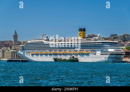 Das Kreuzfahrtschiff Costa Fortuna liegt in Istanbul, Türkei Stockfoto