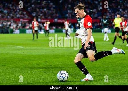 Rotterdam, Niederlande. 31. Juli 2024. Rotterdam - Leo sauer von Feyenoord während des fith-Freundschaftsspiels zur Vorbereitung der Eredivisie-Saison 2024/2025. Das Eröffnungsspiel der Saison findet zwischen Feyenoord und AS Monaco FC im Stadion Feijenoord de Kuip am 31. Juli 2024 in Rotterdam, Niederlande, statt. Credit: Box to Box Pictures/Alamy Live News Stockfoto