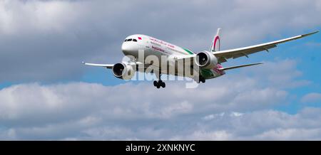 Royal Air Maroc Boeing landet am Flughafen Heathrow. London, Vereinigtes Königreich, Juli 7, 2024. Stockfoto