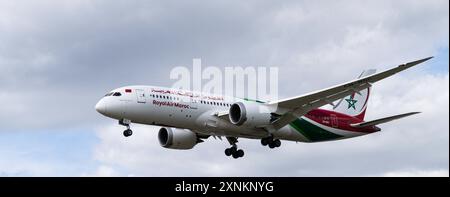 Royal Air Maroc Boeing landet am Flughafen Heathrow. London, Vereinigtes Königreich, Juli 7, 2024. Stockfoto