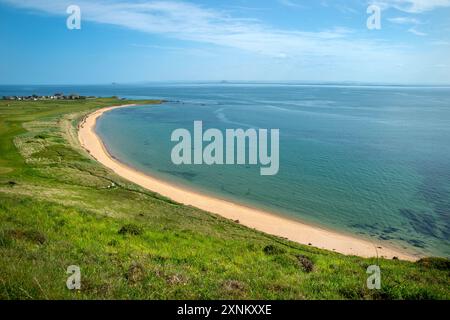 Blick von den Klippen auf die West Bay und Elie Golf Course Links in Elie und Earlsferry Fife Scotland Stockfoto