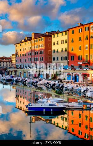 Sonnenuntergang über dem Fosso reale in der Via Scali delle Cantine, Livorno, Italien Stockfoto