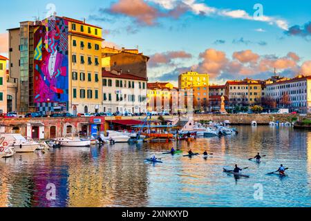 Sonnenuntergang über dem Fosso reale in der Via Scali delle Cantine, Livorno, Italien Stockfoto