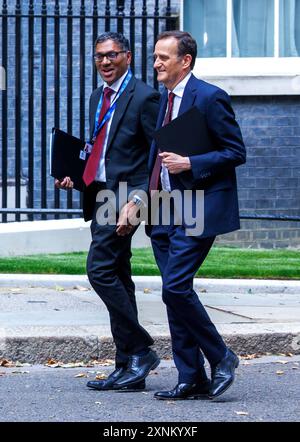 London, Großbritannien. August 2024. Stephen Parkinson (rechts), Direktor der Staatsanwaltschaft, kommt. Die Polizeichefs kommen in der Downing Street 10 zu einem Treffen mit Premierminister Keir Starmer an. Dies ist eine Folge der Gewalt auf den Straßen Southport, Southend, London und Hartlepool. Quelle: Karl Black/Alamy Live News Stockfoto