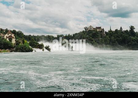 Rheinfall (Rheinfall) - Europas größter Wasserfall. Schweiz Stockfoto