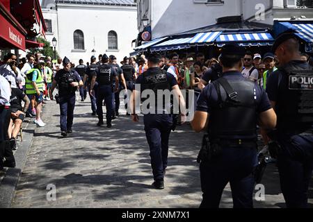 Paris, Frankreich. August 2024. Polizisten, die während der Wiederauferstehung des Rennradsports bei den Olympischen Spielen 2024 in Paris am Donnerstag, dem 1. August 2024, in Paris, Frankreich, dargestellt wurden. Die Spiele der XXXIII. Olympiade finden vom 26. Juli bis 11. August in Paris statt. Die belgische Delegation zählt 165 Athleten in 21 Sportarten. BELGA FOTO JASPER JACOBS Credit: Belga News Agency/Alamy Live News Stockfoto