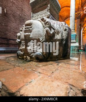 Medusa-Kopfsäule, Cisterna-Basilika, Istanbul, Türkei Stockfoto