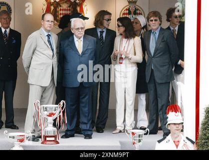 01-06-2003 Monaco Archivio Storico Olycom/LaPresse Andrea Albert Pierre Casiraghi (La Colle, 8 giugno 1984) è il primo dei tre figli di Carolina di Monaco e del suo secondo marito Stefano Casiraghi. È quarto nella linea di successione al trono e ha due fratelli minori, Charlotte e Pierre, e una sorellastra minore, nata dal terzo matrimonio di sua madre. Nella Foto: Da sinistra Alberto di Monaco, Ranieri di Monaco, Andrea Albert Pierre Casiraghi, Carolina di Monaco Charlotte Casiraghi, Principe Ernesto e Pierre Casiraghi durante lil Gran Premio di Formula 1 di Monaco auf dem Foto: Von links Alb Stockfoto