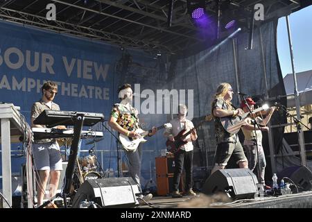 Folk- und Rockband „Imprints“ trat beim Bristol Harbour Festival auf der Freiluftbühne des Lloyds Amphitheatre Bristol, Großbritannien, auf Stockfoto