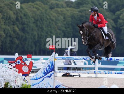 Versailles, Frankreich. August 2024. Jerome Guery aus Belgien tritt während der Qualifikation des Springteams des Pferdes bei den Olympischen Spielen 2024 in Versailles, Frankreich, am 1. August 2024 an. Quelle: Yang Lei/Xinhua/Alamy Live News Stockfoto