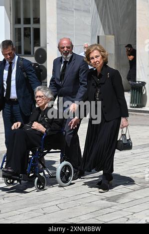 Beerdigung von Prinz Michael von Griechenland Prinzessin Irene von Griechenland L und ehemalige Königin Sofia von Spanien R bei der Beerdigung von Prinz Michael von Griechenland auf dem Ersten Friedhof von Athen. Athen Griechenland Copyright: XNicolasxKoutsokostasxNicolasxKoutsokostasx DSC 202408011284 Stockfoto