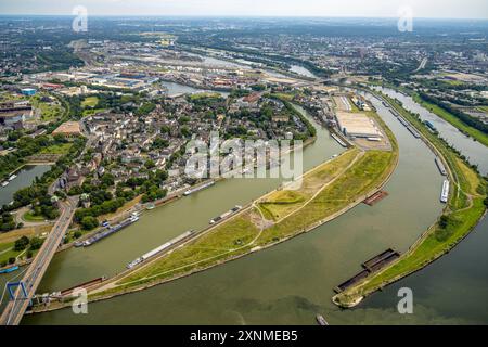 Luftbild, duisport Hafen Duisburg, Hafengebiet und Ortsteil Ruhrort, Vinckekanal Speditionsinsel und Mercatorinsel mit DB Schenker Logistik und Binnenschifffahrt, Fluss Ruhrmündung in den Fluss Rhein, Alt-Homberg, Duisburg, Ruhrgebiet, Nordrhein-Westfalen, Deutschland ACHTUNGxMINDESTHONORARx60xEURO *** Luftansicht, Duisport Duisburg, Hafengebiet und Landkreis Ruhrort, Vinckekanal Speditionsinsel und Mercatorinsel mit DB Schenker Logistik und Binnenschifffahrt, Ruhrmündung in den Rhein, Alt Homberg, Duisburg, Ruhrgebiet, Nordrhein-Westfalen, Deutschland ATTENTIONxMINDESTHONORA Stockfoto