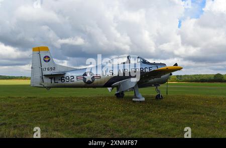 Oldtimer-T-28 Trojaner in Nordamerika auf der Landebahn Stockfoto