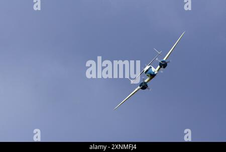 Vintage Lockheed 12A Electra Junior im Flug Stockfoto